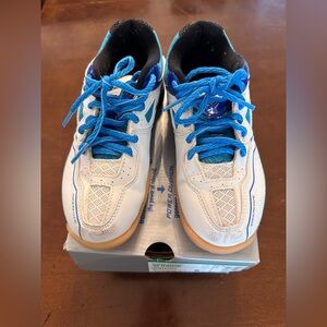 Yonex Power Cushion in Junior size 2